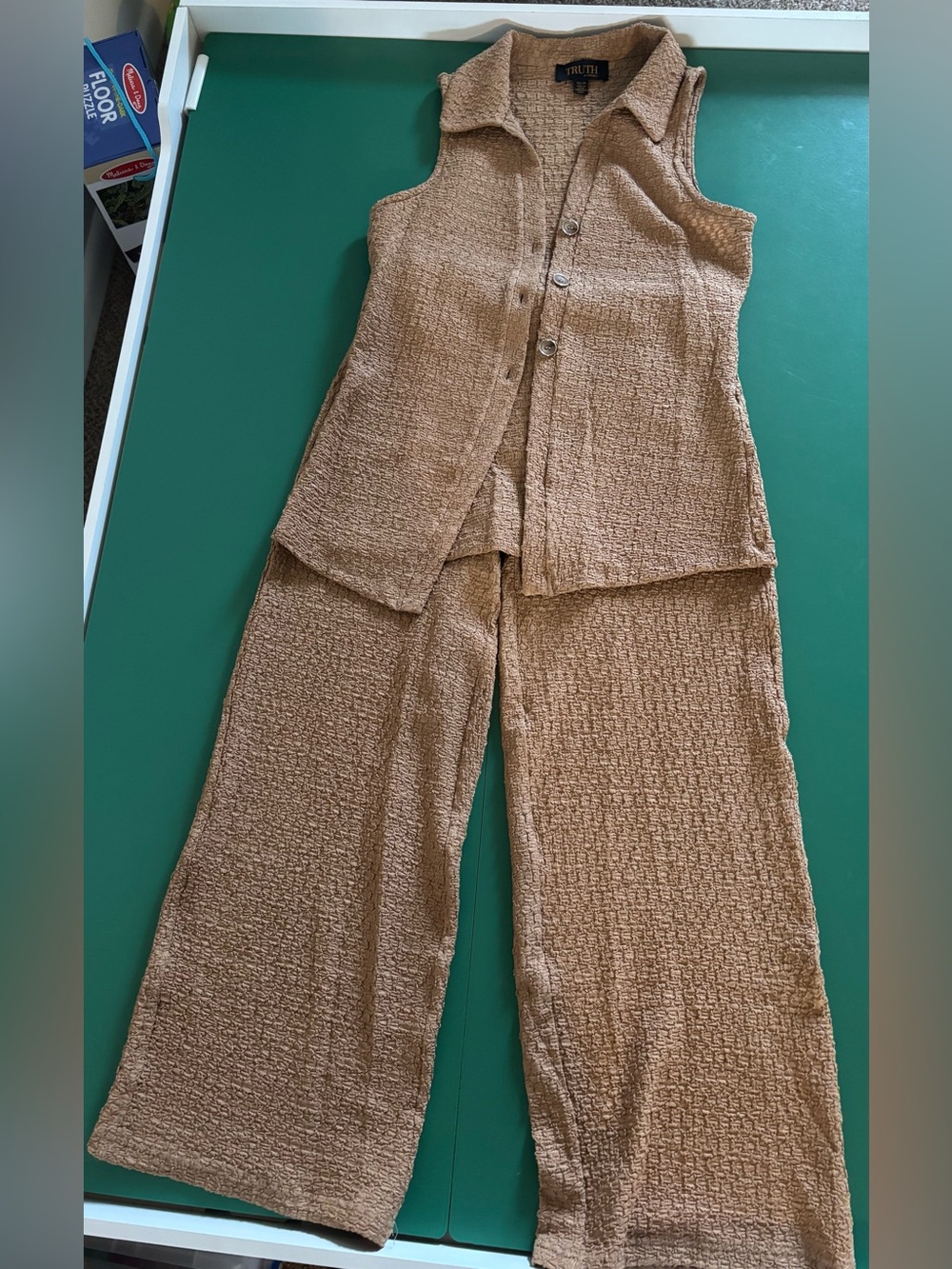 Truth Size XS  Wide-Leg Cropped Pants & Sleeveless Button Tank Set